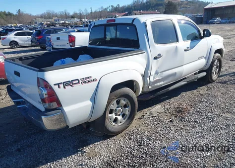 2015 Toyota Tacoma Base V6 z USA, uszkodzony, nr VIN 5TFLU4EN4FX140596